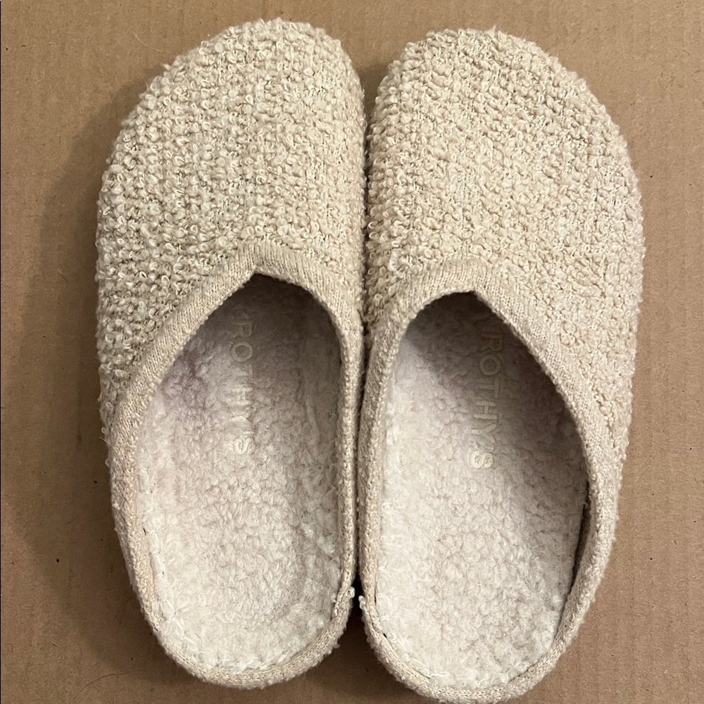 Rothy's Cozy Clog - Honeybun Beige Bouclé. Size 5
